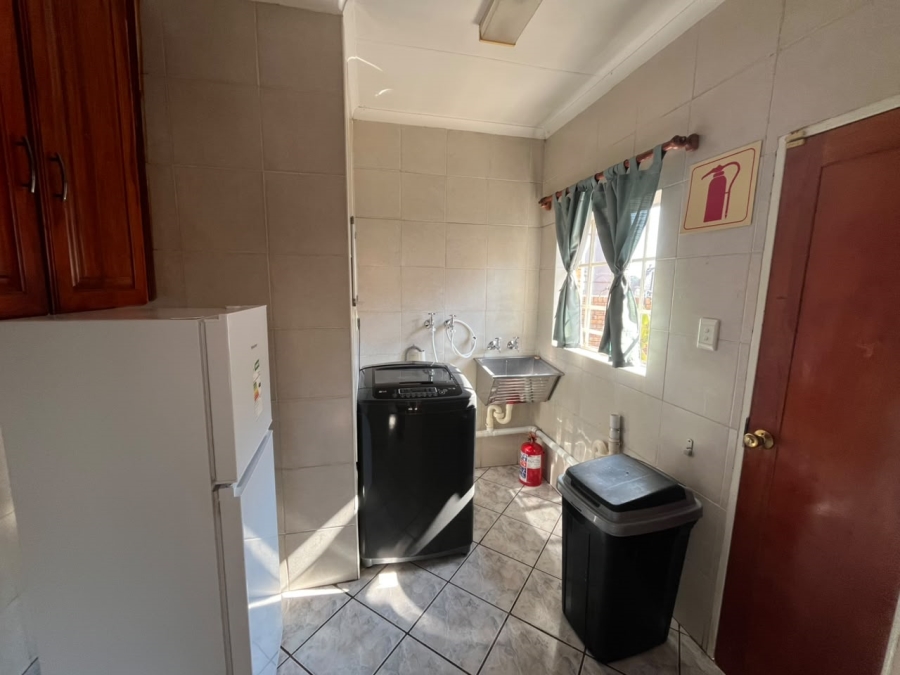 To Let 6 Bedroom Property for Rent in Bodorp North West